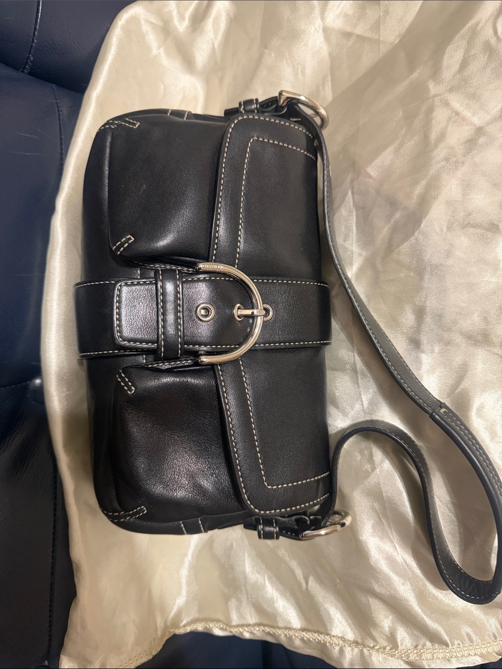 Coach vintage soho, Black Leather Bag with Contrast Stitching
